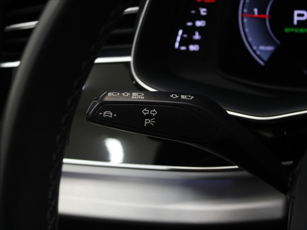 Audi Q8 SUV 3,0 l 210 kw