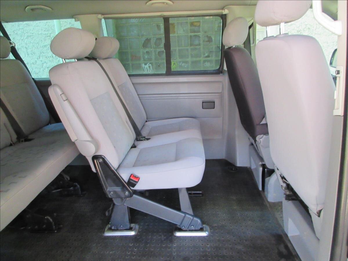 Volkswagen Caravelle Kombi 2,5 l 128 kw