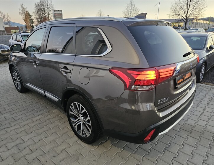 Mitsubishi Outlander 10