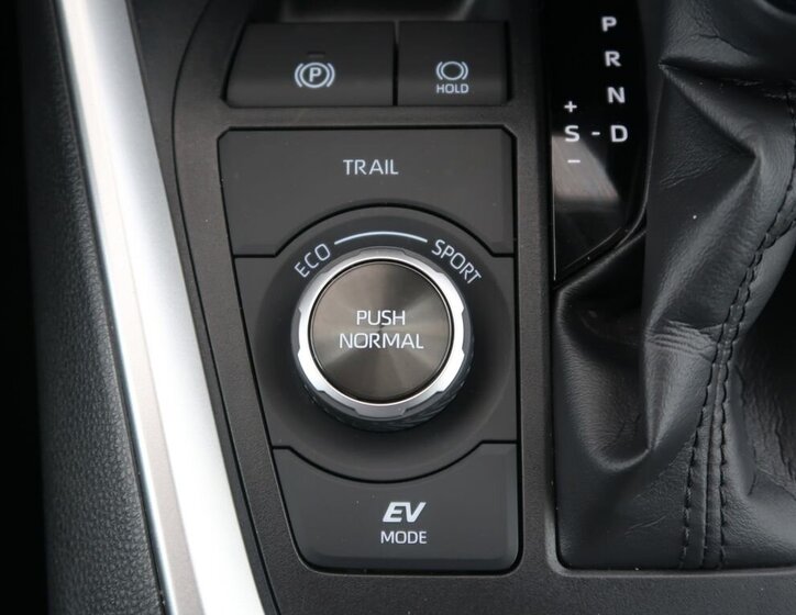 Toyota RAV4 SUV / Terénní 2,5 l 131 kw