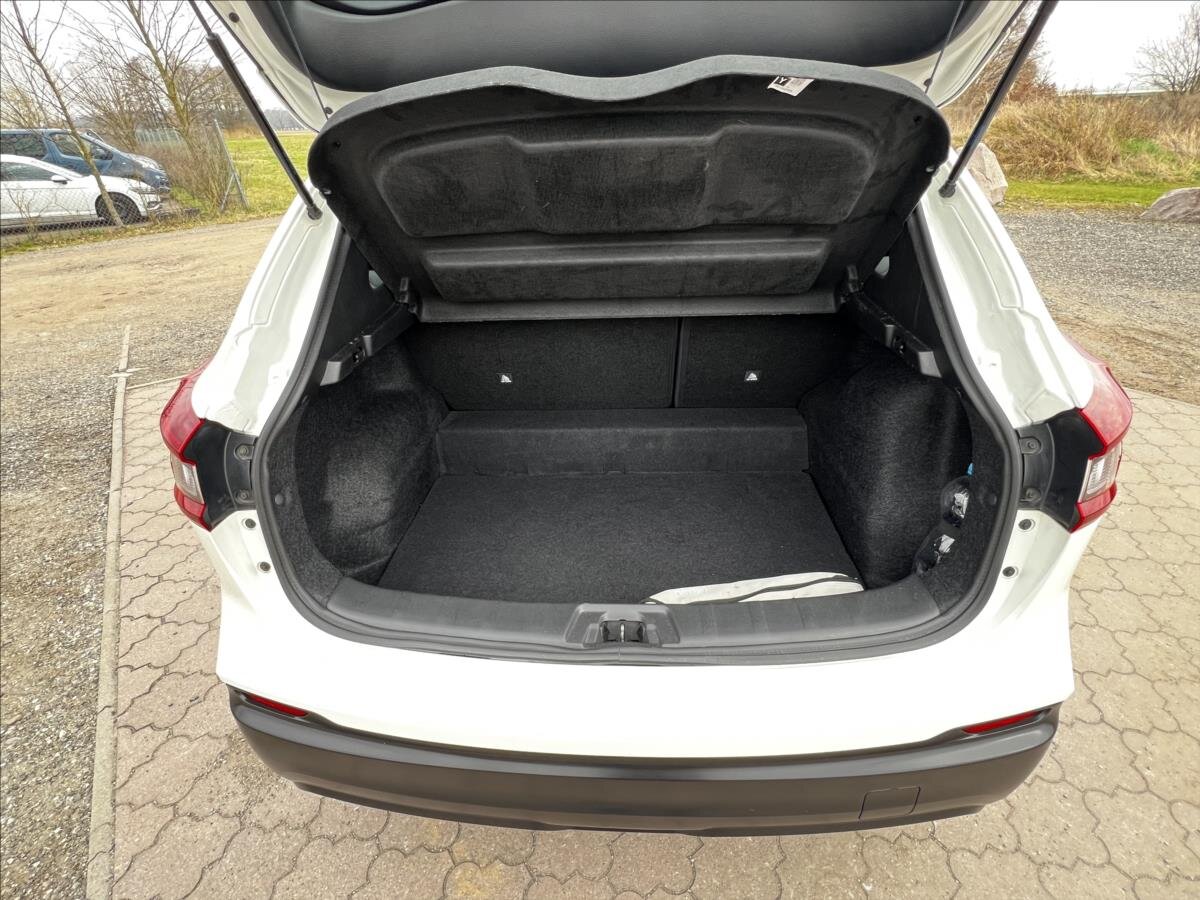 Nissan Qashqai SUV / Terénní 1,3 l 103 kw
