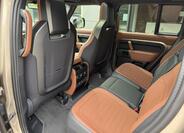 Land Rover Defender 17