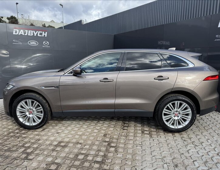Jaguar F-Pace SUV 2,0 l 132 kw