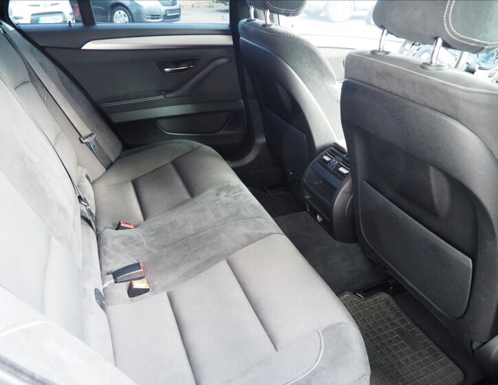 BMW Řada 5 Kombi 3,0 l 190 kw