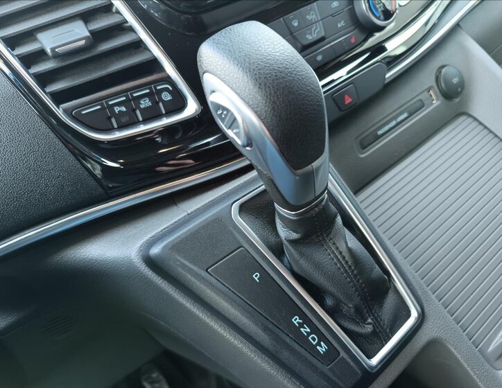 Ford Tourneo Custom MPV 2,0 l 125 kw