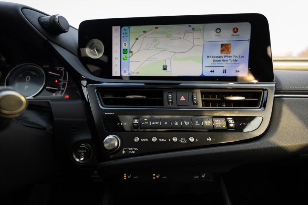 Lexus ES 300h Sedan / Limuzína 2,5 l 160 kw