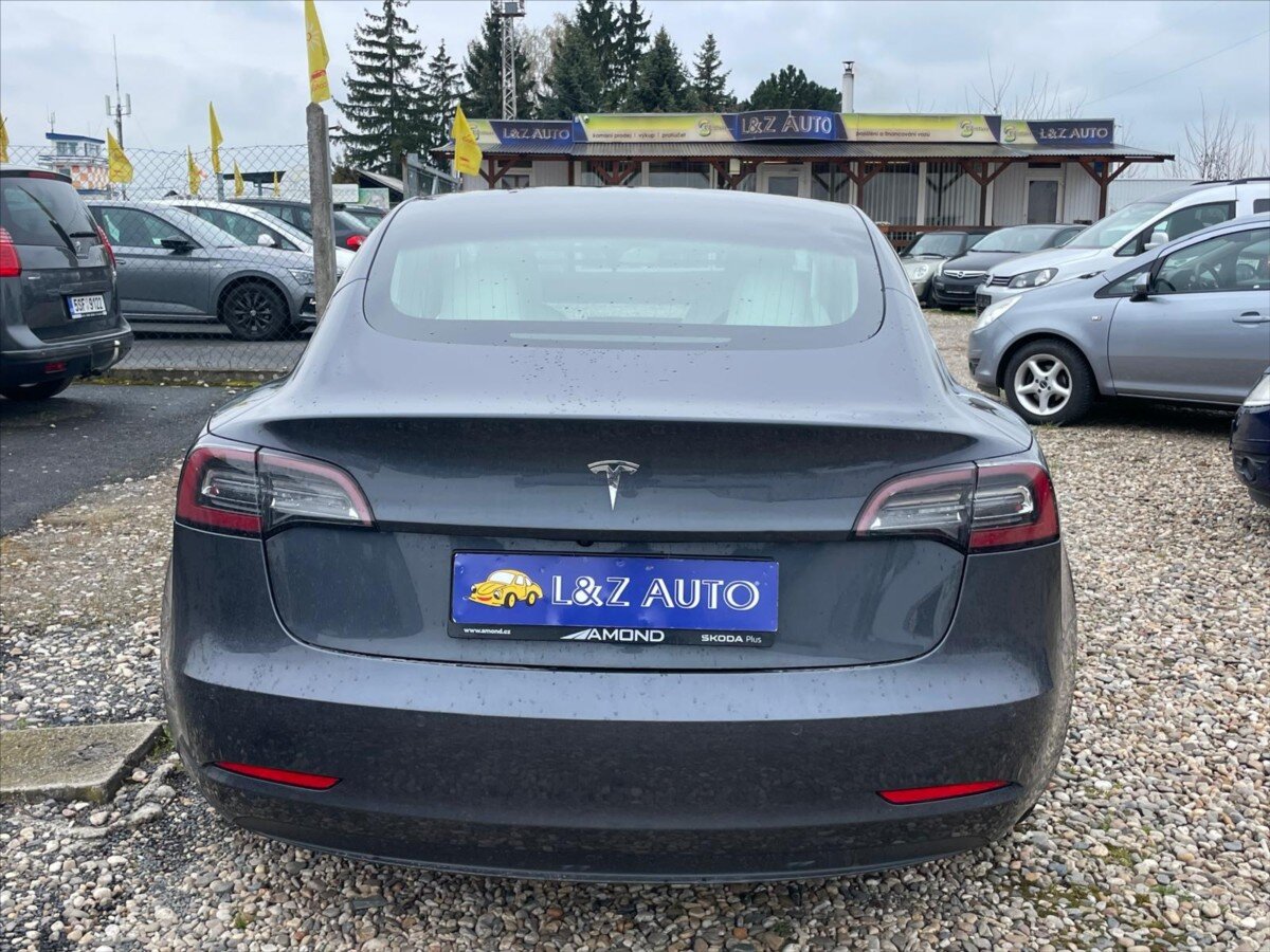 Tesla Model 3 Sedan / Limuzína 0,0 239 kw