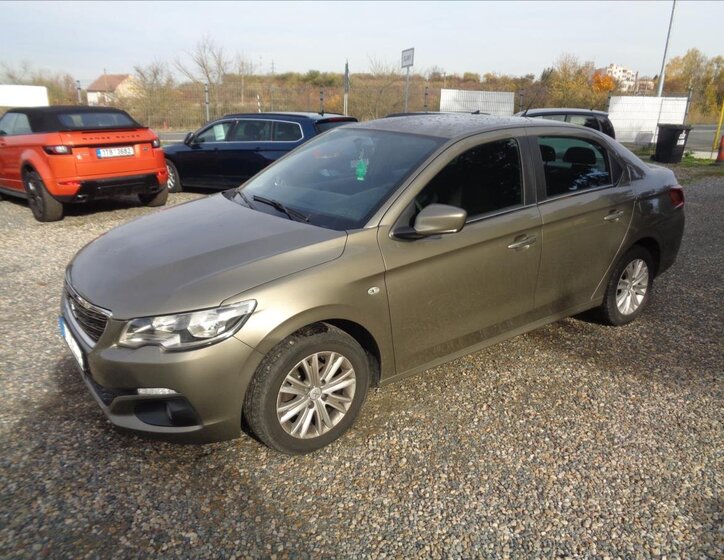 Peugeot 301 Sedan 1,6 l 73 kw