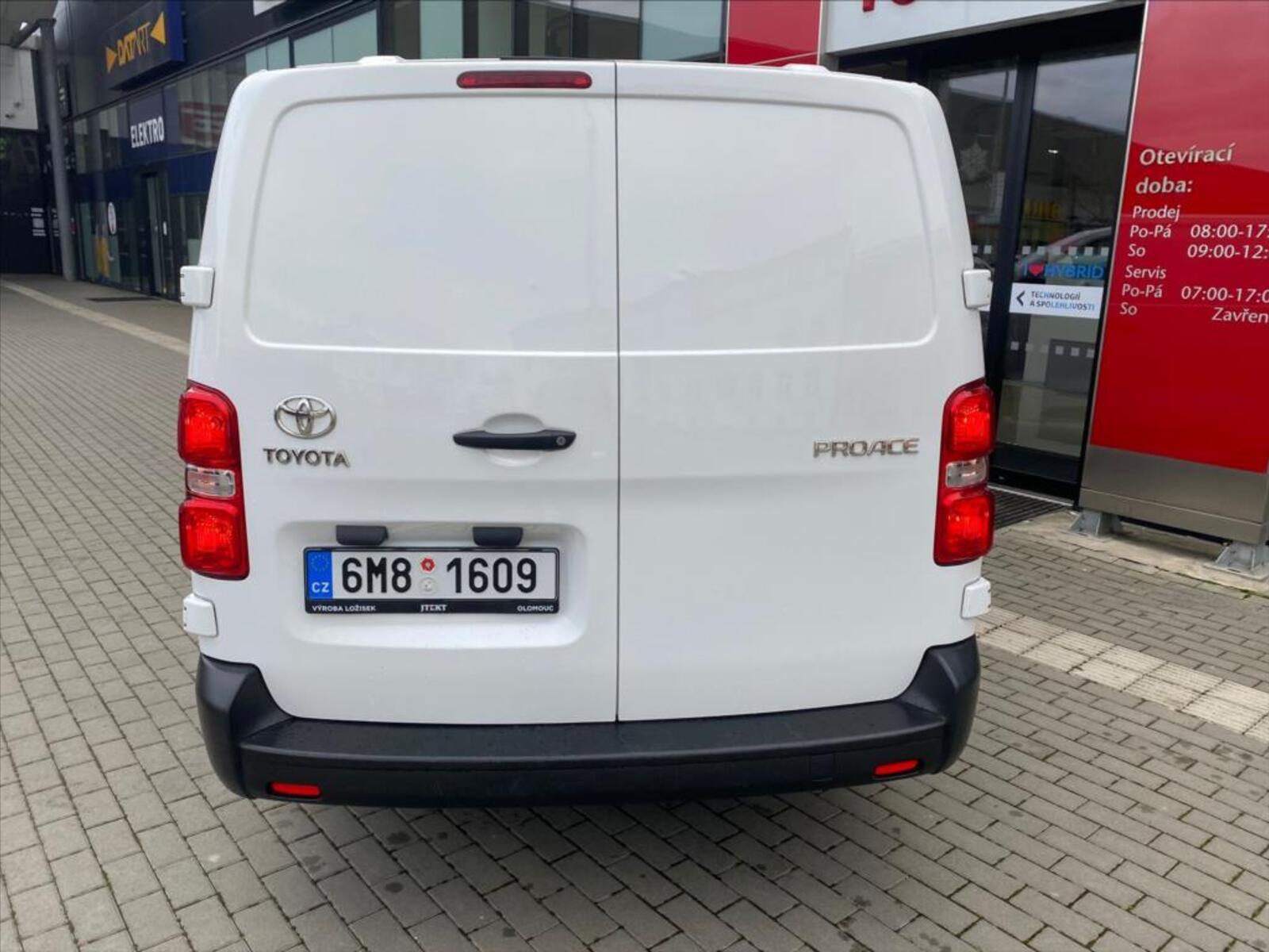 Toyota ProAce 6