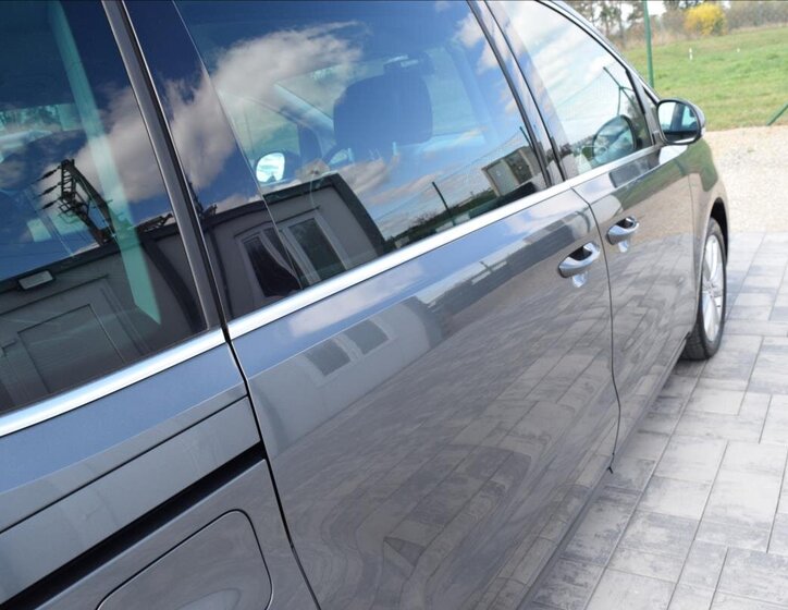 Volkswagen Sharan MPV 2,0 l 103 kw