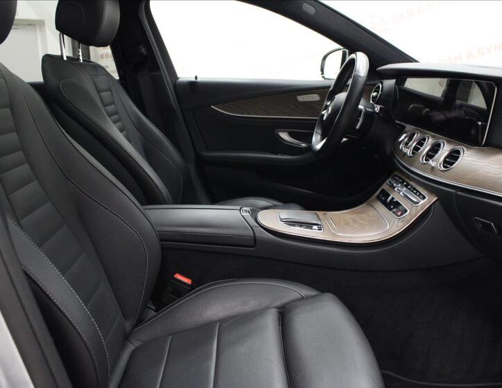 Mercedes-Benz Třídy E 12