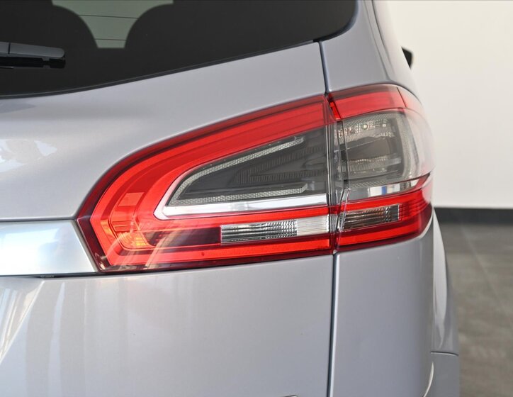 Ford S-MAX MPV 2,0 l 100 kw