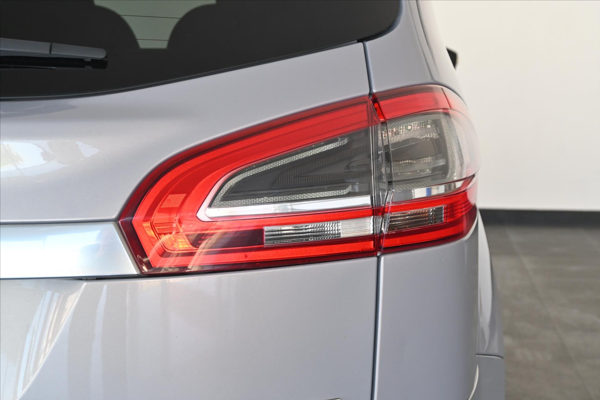 Ford S-MAX MPV 2,0 l 100 kw