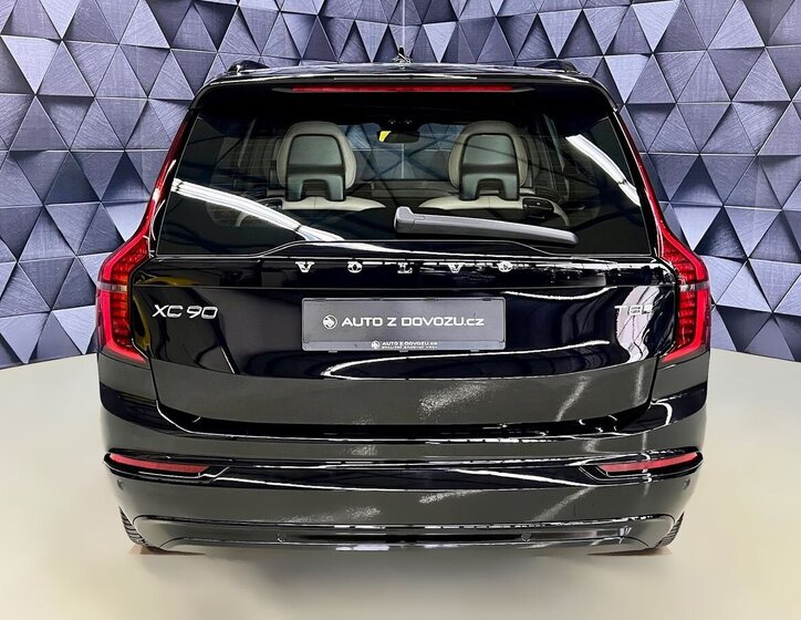 Volvo XC90 SUV / Terénní 2,0 l 335 kw