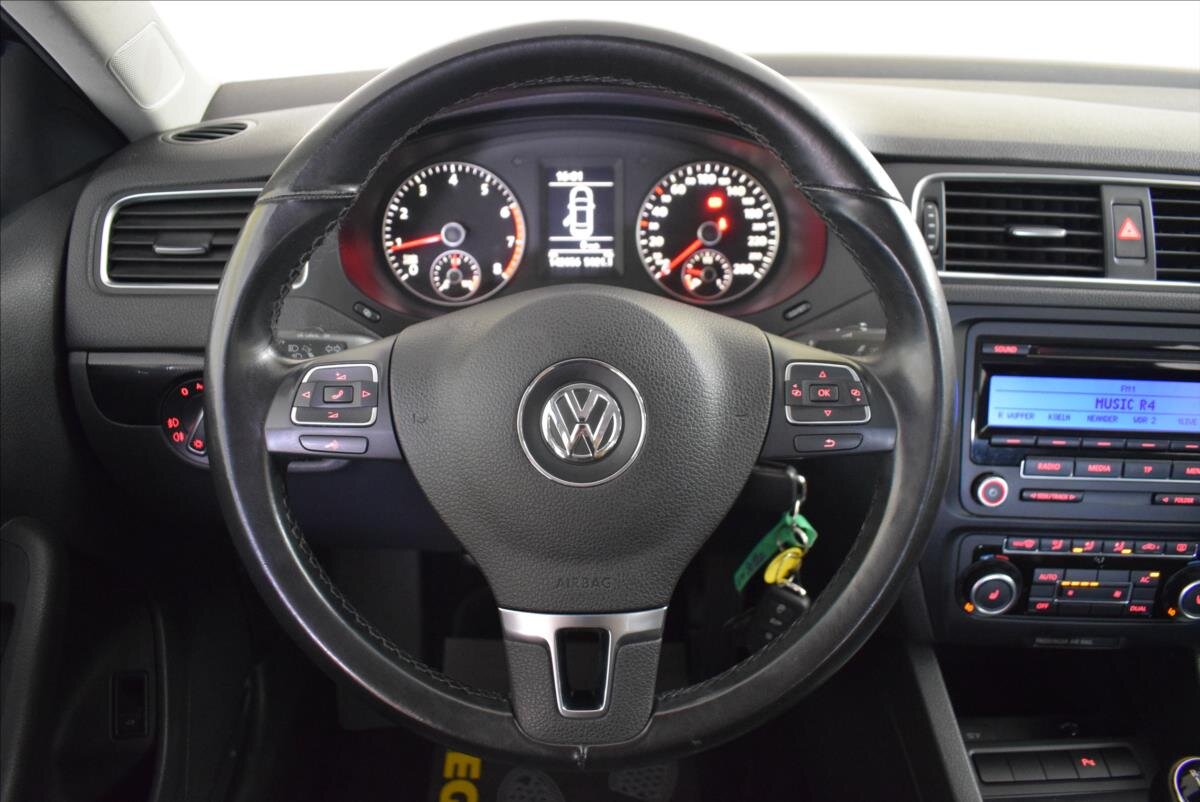 Volkswagen Jetta Sedan / Limuzína 1,2 l 77 kw