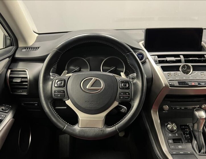 Lexus NX 300h SUV 2,5 l 145 kw
