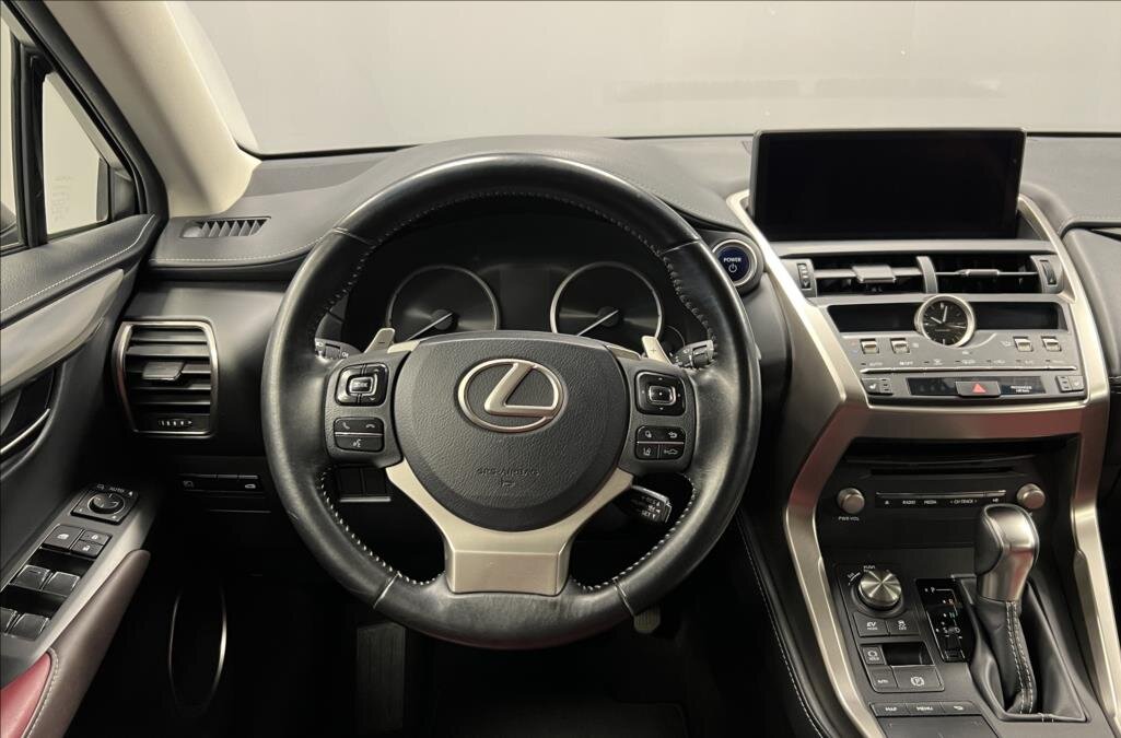 Lexus NX 300h SUV 2,5 l 145 kw