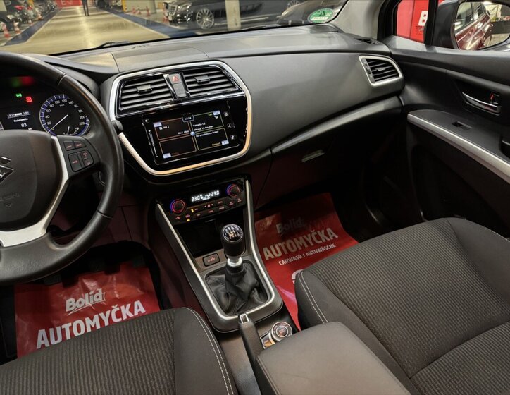 Suzuki SX4 S-Cross 25