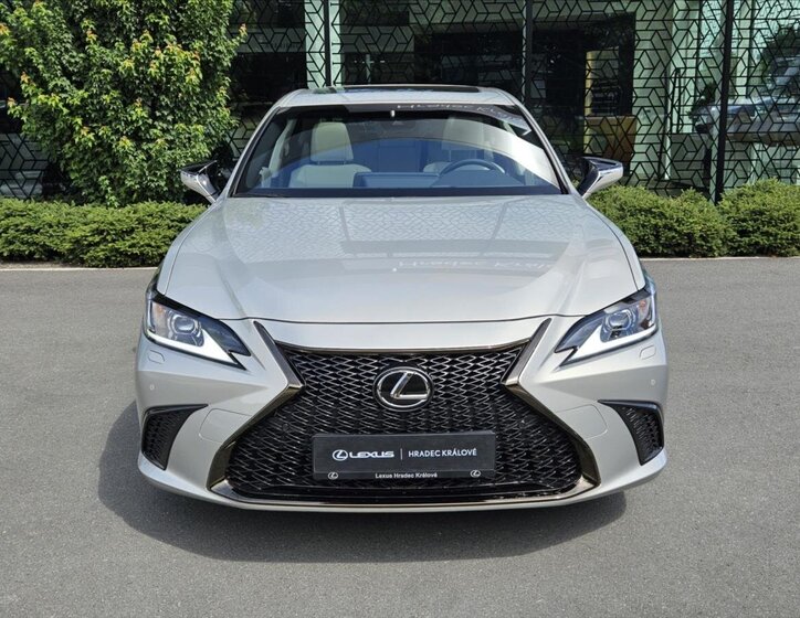 Lexus ES 300h Sedan 2,5 l 160 kw