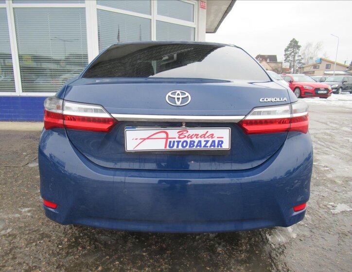 Toyota Corolla Sedan 1,6 l 97 kw