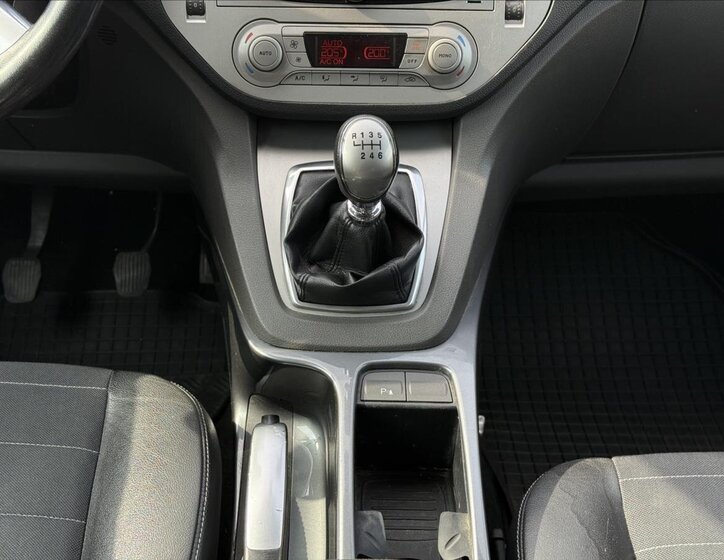 Ford Kuga SUV / Terénní 2,0 l 100 kw