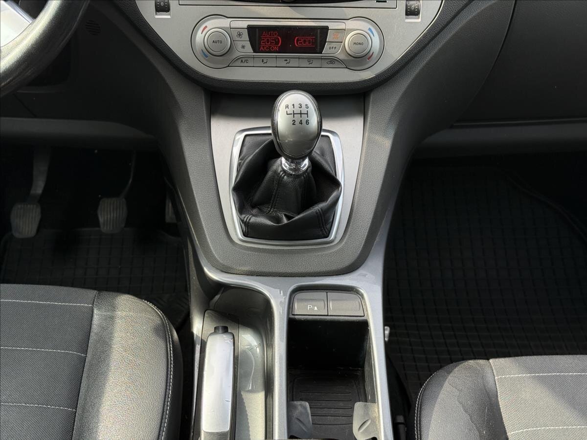 Ford Kuga SUV / Terénní 2,0 l 100 kw