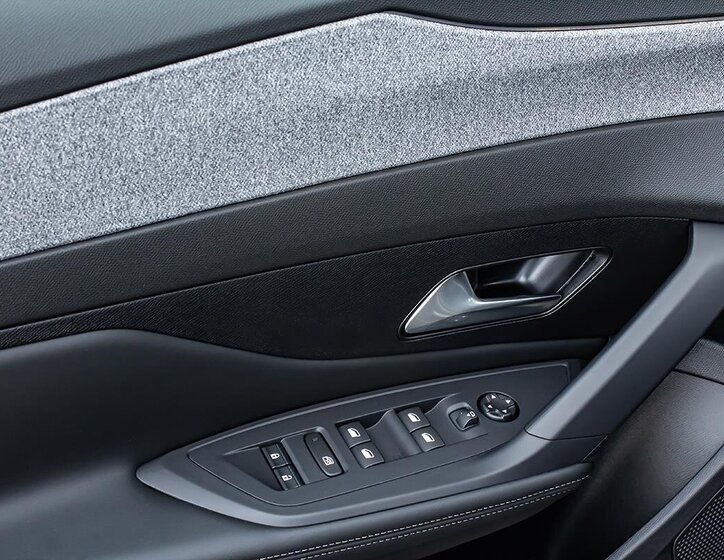 Peugeot 408 Liftback 1,2 l 105 kw