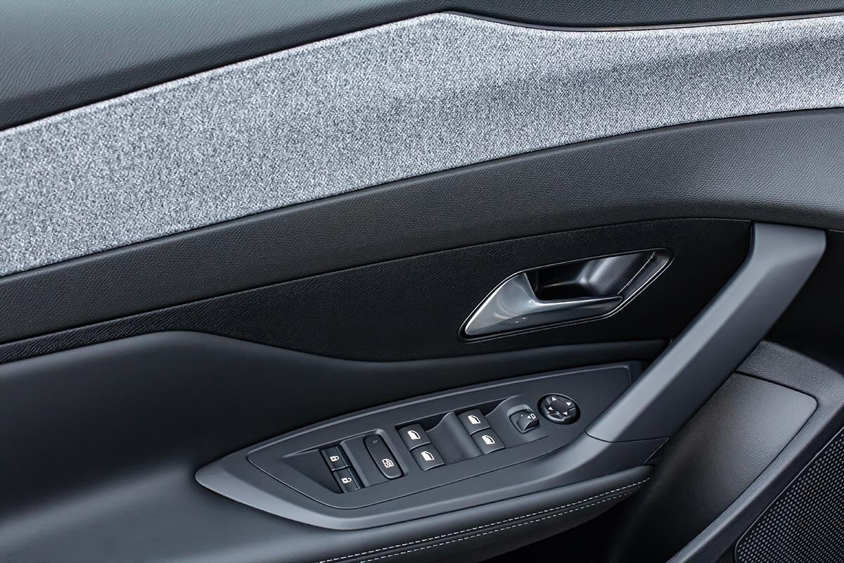 Peugeot 408 Liftback 1,2 l 105 kw