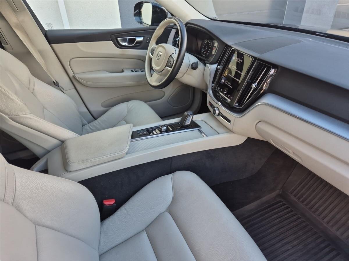 Volvo XC60 SUV / Terénní 2,0 l 145 kw