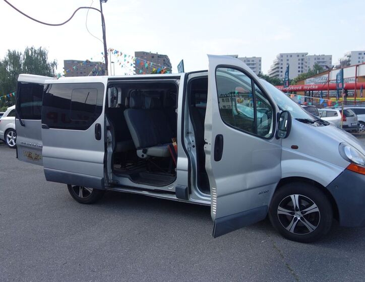 Renault Trafic 10