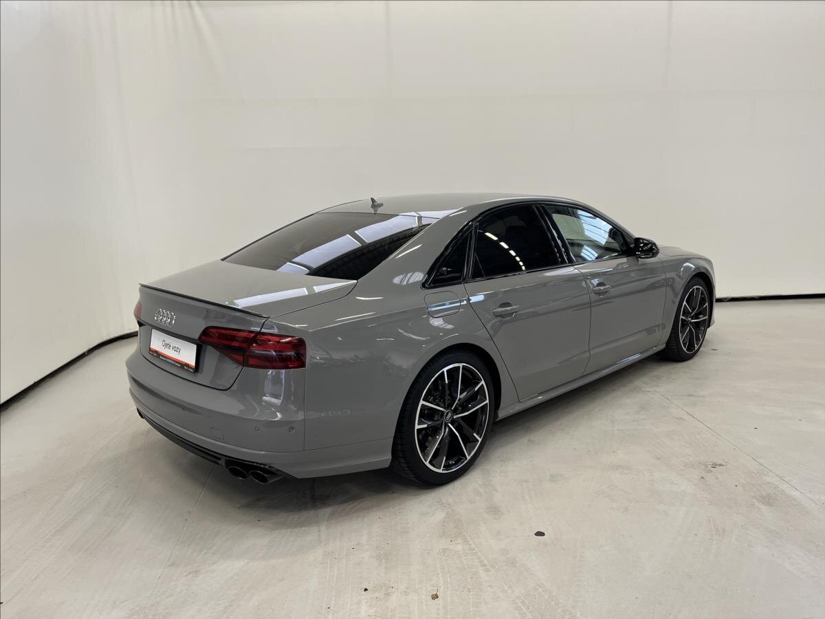 Audi S8 Sedan 4,0 l 445 kw