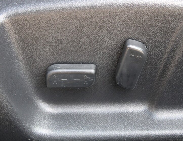 Renault Latitude Sedan / Limuzína 2,0 l 127 kw