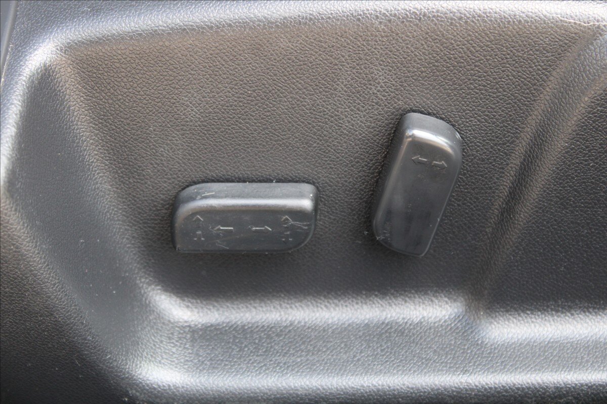 Renault Latitude Sedan / Limuzína 2,0 l 127 kw