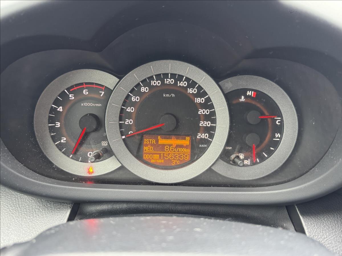 Toyota RAV4 SUV / Terénní 2,2 l 100 kw