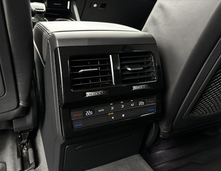 Volkswagen Touareg SUV / Terénní 3,0 l 210 kw