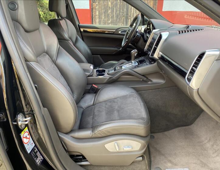 Porsche Cayenne 22