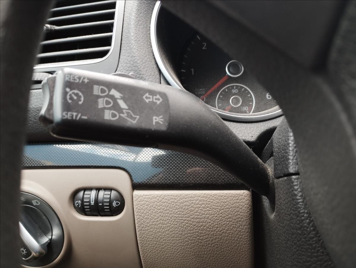 Volkswagen Golf Kombi 1,6 l 77 kw