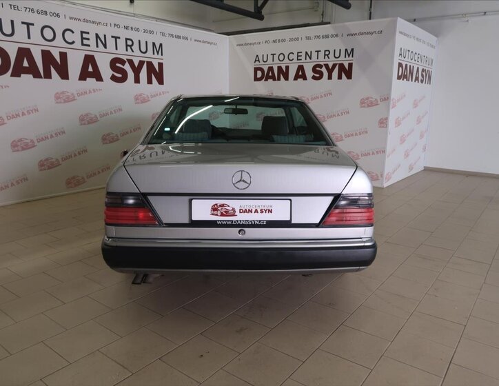 Mercedes-Benz 124 Kupé 3,0 l 162 kw