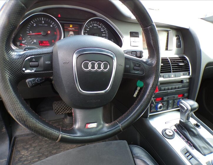 Audi Q7 Kombi 3,0 l 176 kw