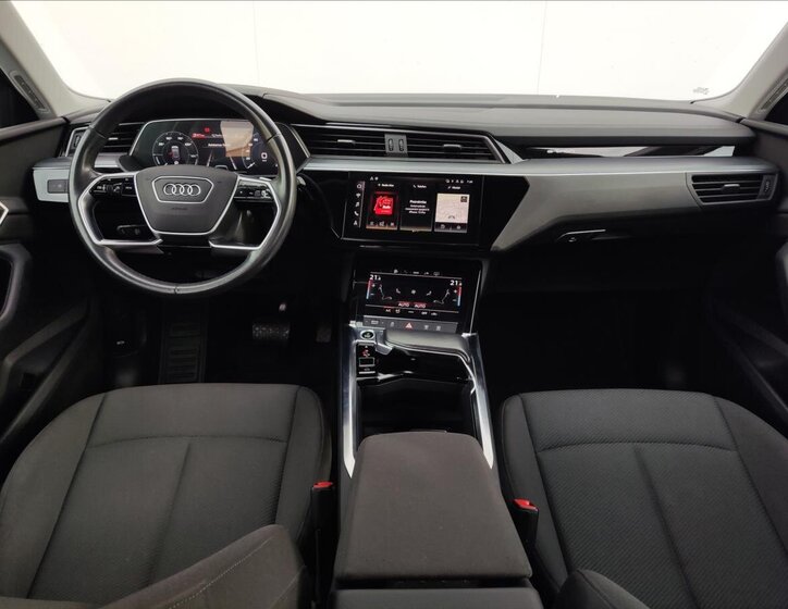 Audi e-tron SUV / Terénní 0,0 300 kw