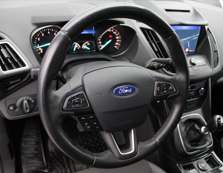 Ford Kuga SUV 1,5 l 110 kw