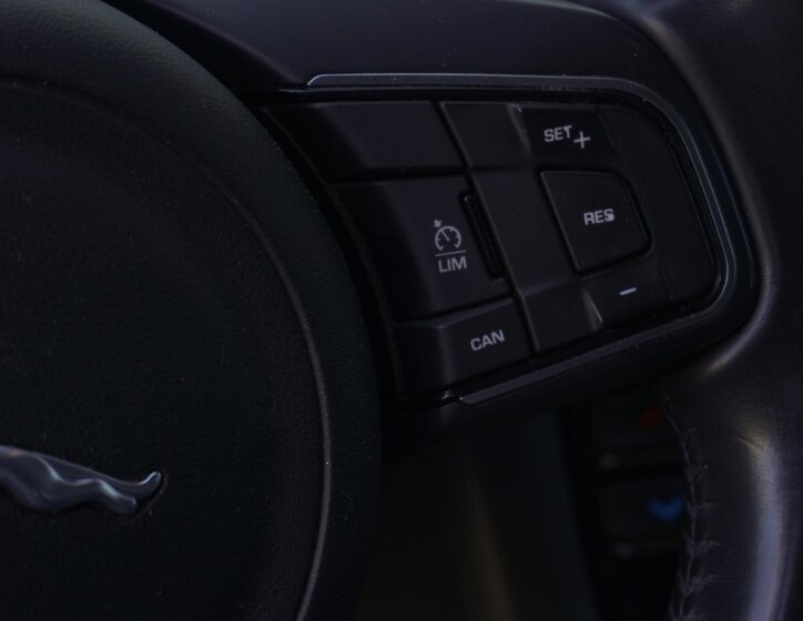 Jaguar F-Pace SUV / Terénní 2,0 l 184 kw