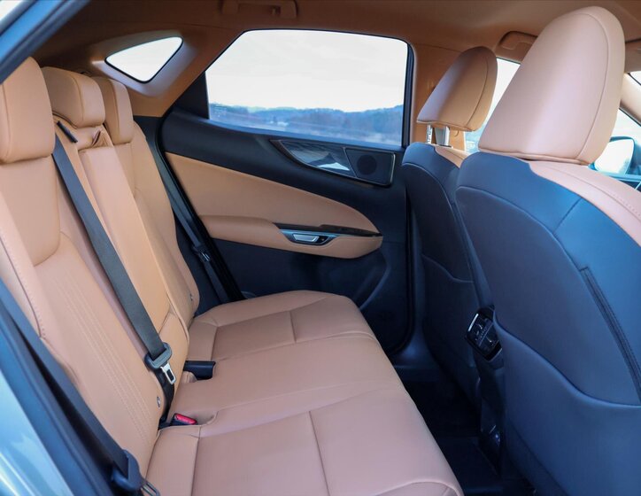 Lexus NX 450h plus SUV / Terénní 2,5 l 136 kw