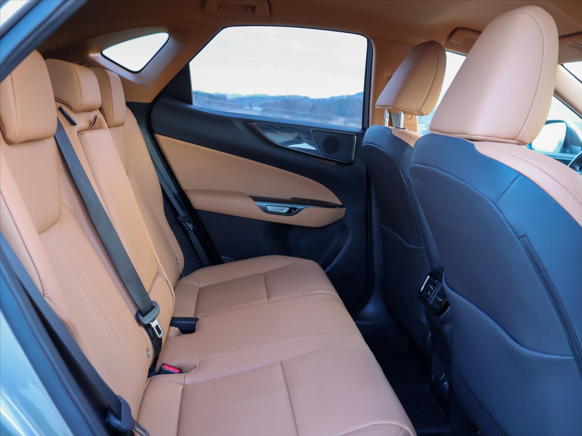 Lexus NX 450h plus SUV / Terénní 2,5 l 136 kw