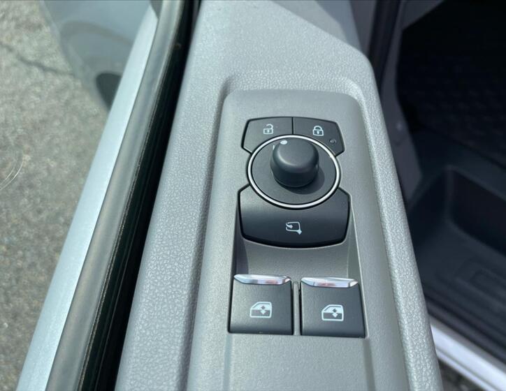 Volkswagen Caravelle 9