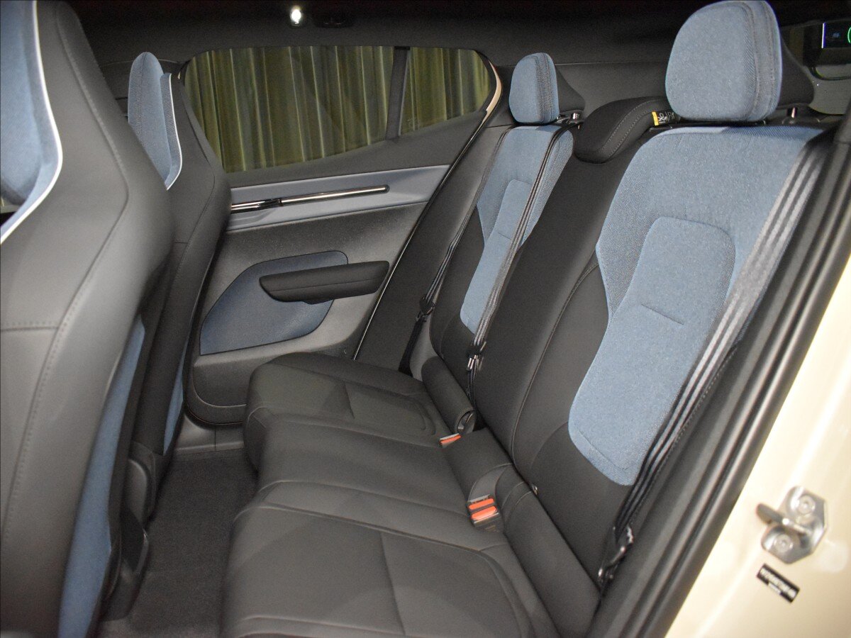 Volvo EX30 SUV / Terénní 0,0 315 kw