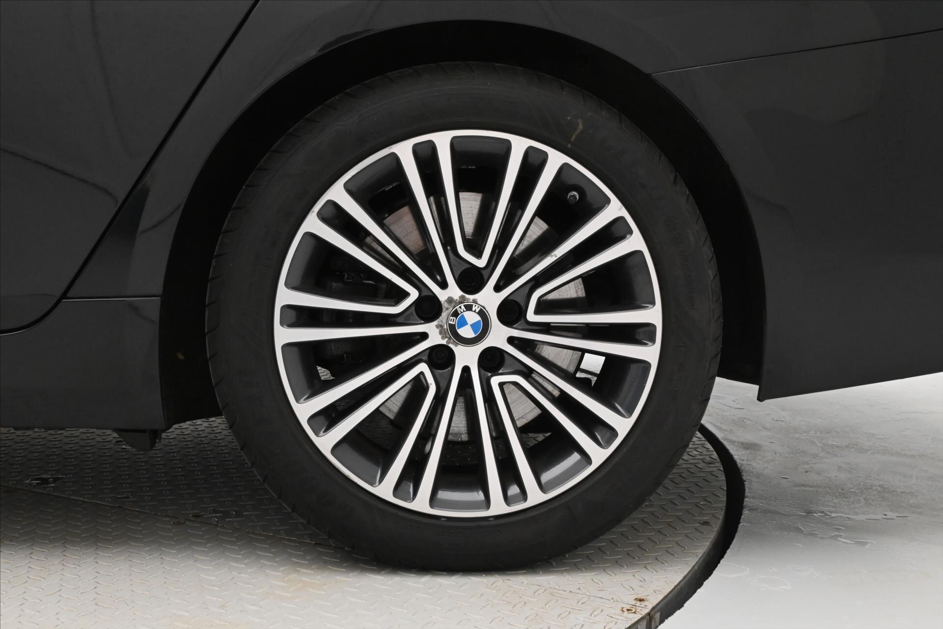 BMW Řada 5 Kombi 3,0 l 195 kw