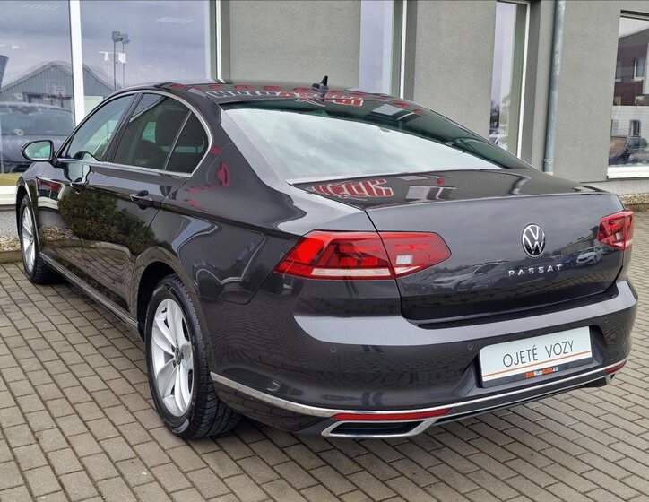 Volkswagen Passat Sedan / Limuzína 2,0 l 147 kw