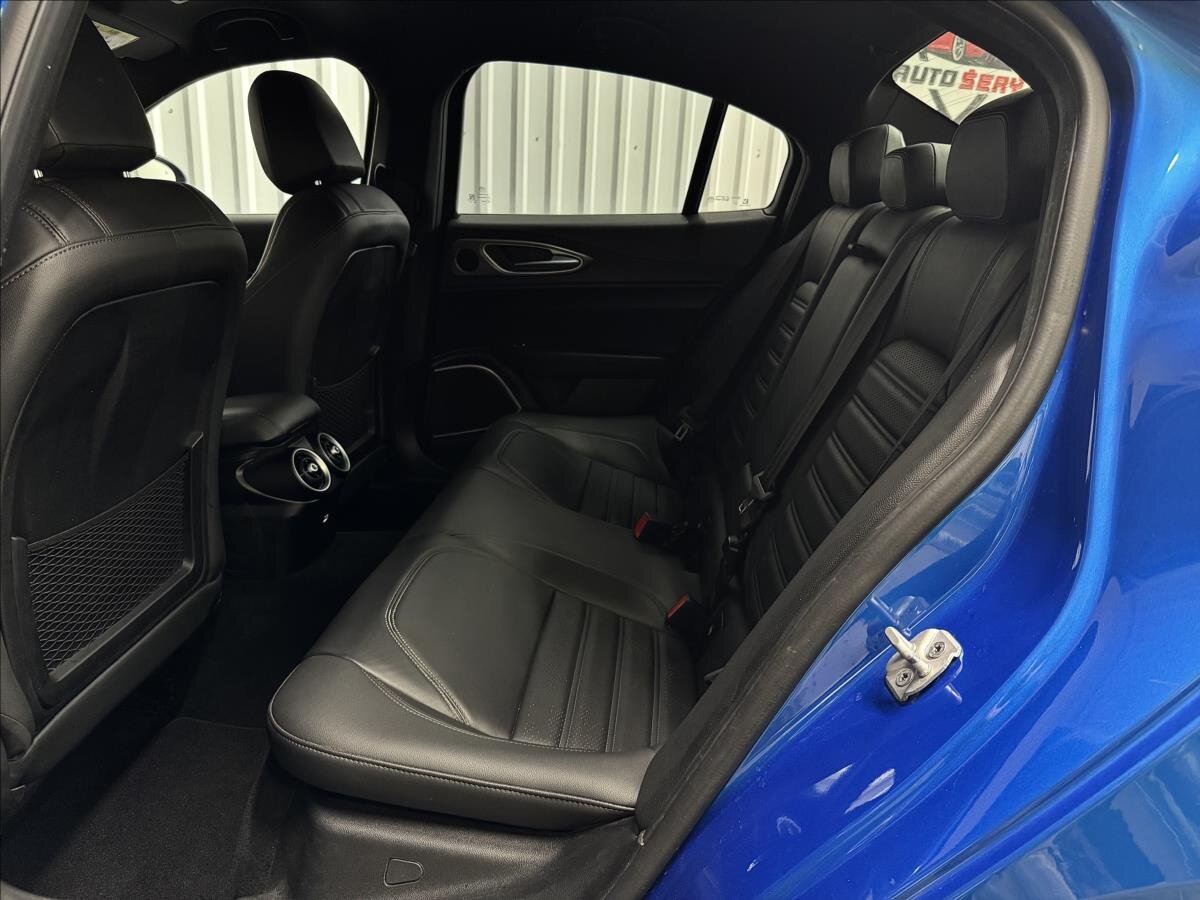 Alfa Romeo Giulia Sedan / Limuzína 2,0 l 206 kw
