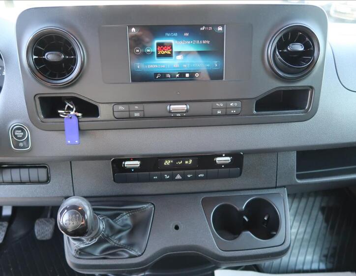 Mercedes-Benz Sprinter 14